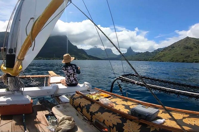 Sunset sailing - Tropical fruit, local snacks, and a sunset cocktail