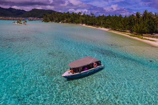 Tahaa Lagoon Tour -Departure Raiatea-Small groups (max 12 p) - A small boat from Raiatea into Tahaa’s lagoon