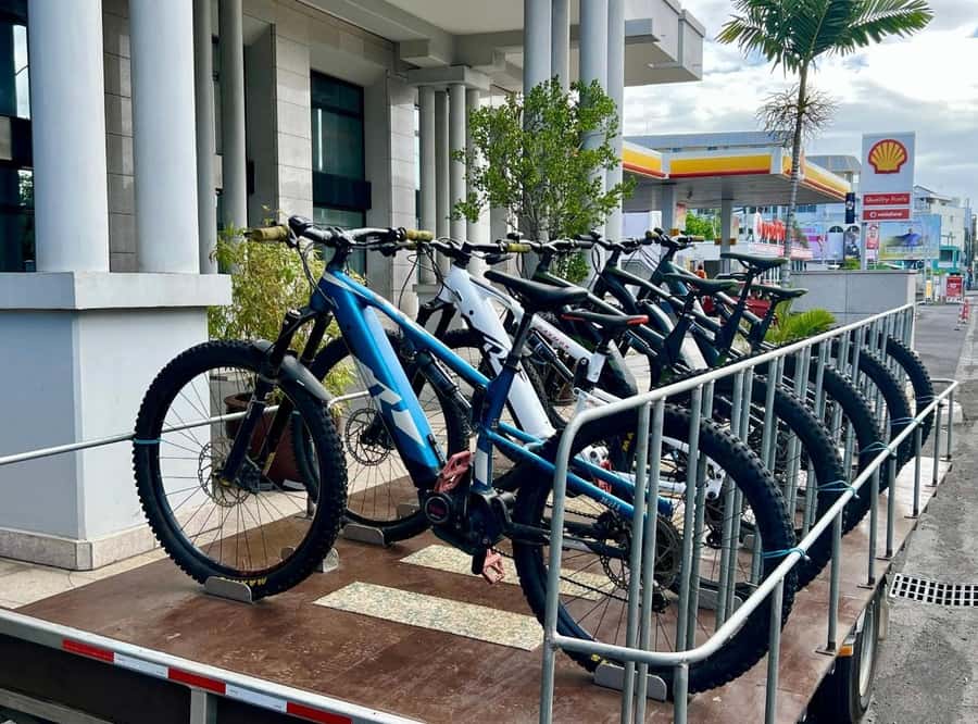 Tahiti E-bike, mtb, vtt Tour with Swimming and Lunch - Leaving Tahiti’s coast for the Titaaviri Valley