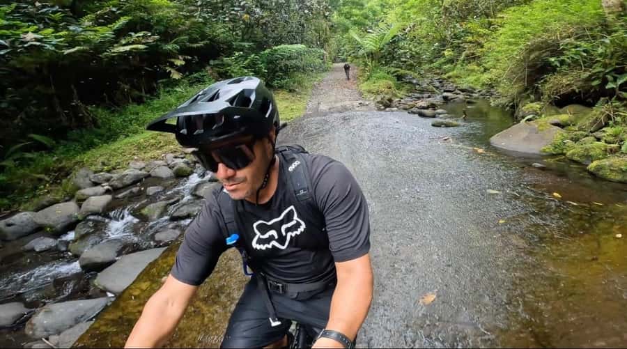 Tahiti E-bike, mtb, vtt Tour with Swimming and Lunch - Cold water at the King’s Basin