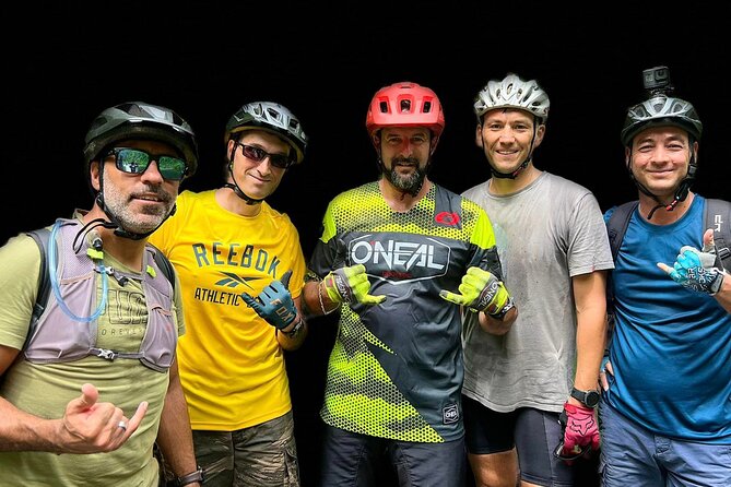 Tahiti excursion adventure circuit MTB MTB E-Bike private valley - The descent and the cold water at Bassin du Roi