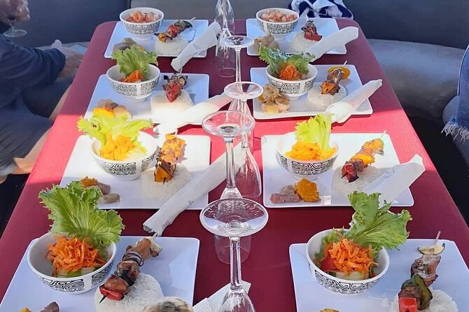 Toa Boat Bora Bora Private Lagoon tour with Lunch on Entertainer Bar Boat - A freshly cooked lunch in the middle of paradise