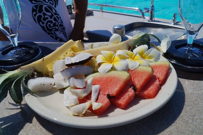 Toa Boat Bora Bora Private Lagoon tour with Lunch on Entertainer Bar Boat - Snorkeling with stingrays and reef sharks