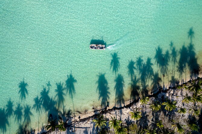Toa Boat Bora Bora Private Lagoon tour with Lunch On Majestic Pontoon Boat - The guides make the private format worthwhile