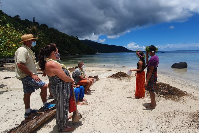 Tour Tahiti in Private - Maraa Grotto: a quick cave stop with a cool, leafy setting